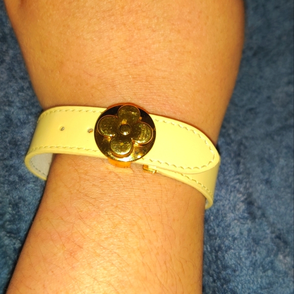 AuthentucLouis Vuitton Adjustable Good Luck Monogram Flower Leather Bracelet EUC - Picture 2 of 6